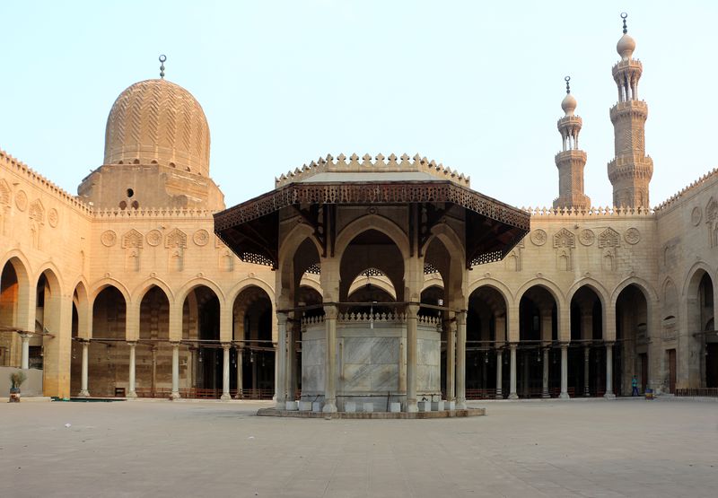 ملف:Cairo, moschea di al-muayyad, cortile 08.JPG