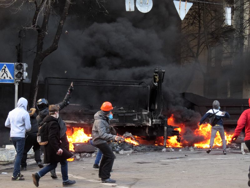 ملف:Euromaidan Kiev 2014-02-18 15-08.JPG