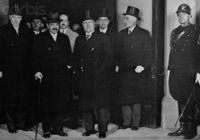 بنيتو موسوليني (يمين) وپيير لاڤال في روما في 4 يناير 1935.