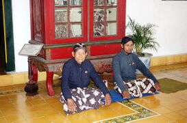 Servants in Kraton Ngayogyakarta Hadiningrat wearing batik
