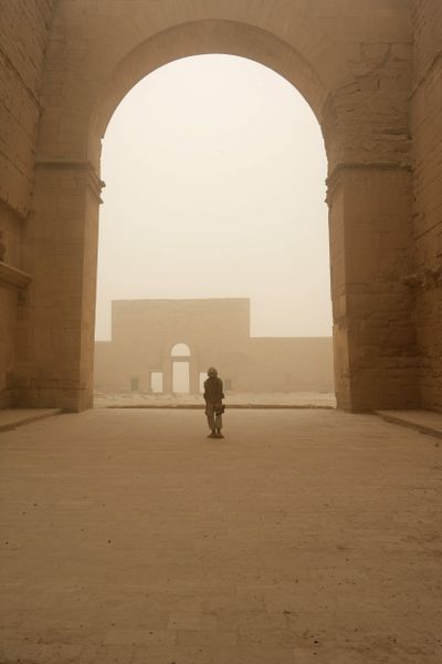 ملف:Hatra Ruins - 2008-07-20.jpg