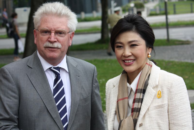 ملف:Martin Zeil und Yingluck Shinawatra 3783.JPG