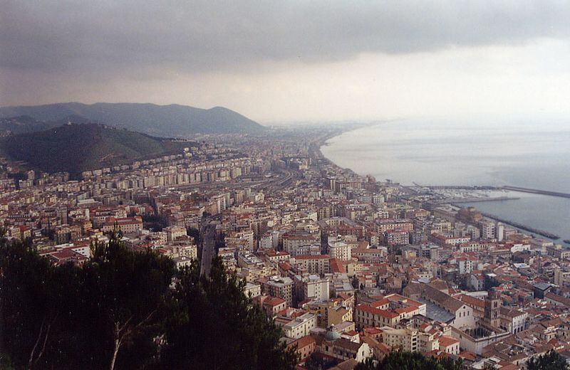 ملف:Salerno looking S from hill.jpg