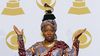 المغنية وكاتبة الأغاني البنينية أنجيليكا كيدجو، تحصل على جائزة گرامي لأفضل ألبوم موسيقي