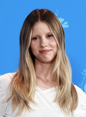 Mia Goth at Berlinale 2023 (cropped).jpg