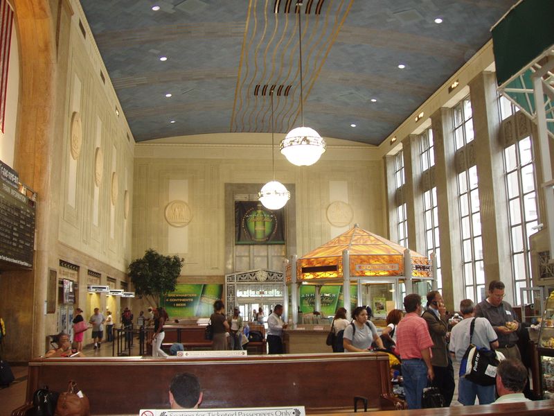 ملف:Newark Pennsylvania Station interior.jpg