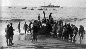 Egyptian Labour Corps landing stores near Gaza during World War I.jpg