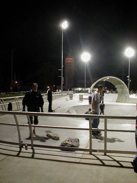 ملف:Louisville Skatepark-night-2002.jpg