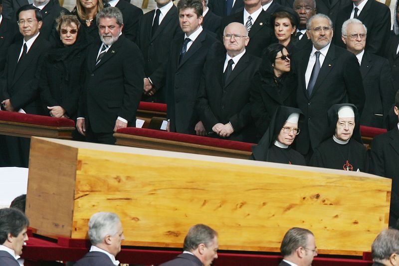 ملف:Pope johnpaul funeral politics.jpeg