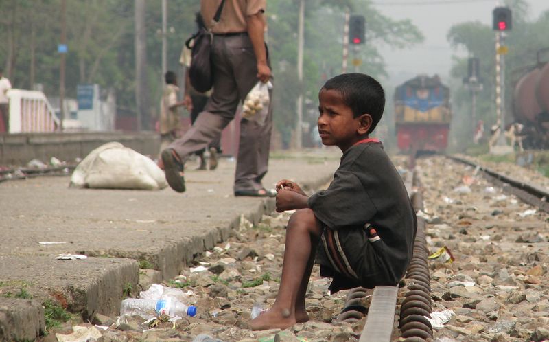 ملف:Street Child, Srimangal Railway Station.jpg