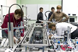 Photo of students in a laboratory at the Saint Petersburg State Polytechnical University