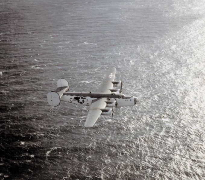 ملف:PB4Y-1 VPB-103 English coast 1943.jpg