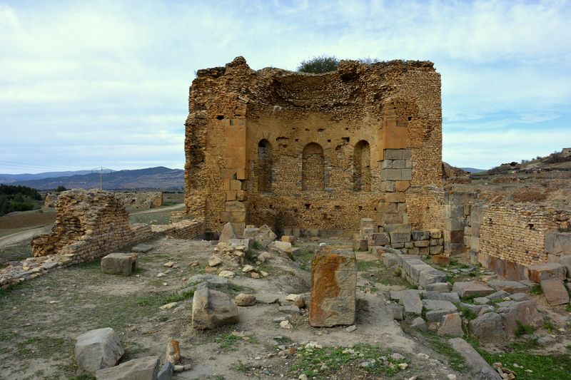 ملف:Grande basilique sur la rive gauche de l'Oued Melah 1.JPG