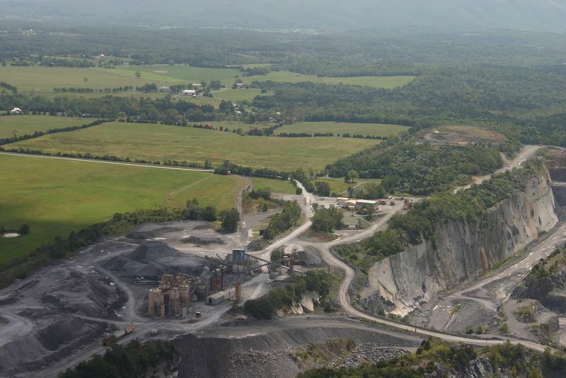 ملف:Limestone Mines at Cedar Creek.jpg