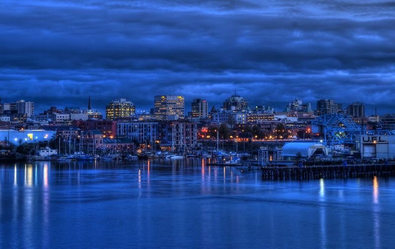 ملف:Victoria, British Columbia Skyline at Twilight.jpg