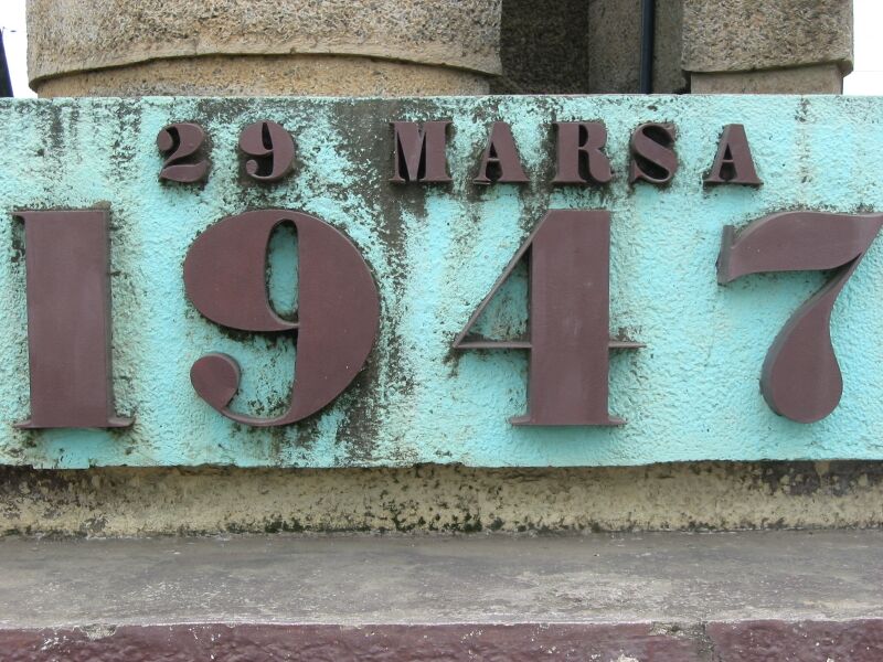 ملف:29 Mars 1947 Monument.jpg
