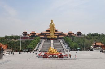 معبد بوذا العظيم في مي‌دونگ، أورومچي.