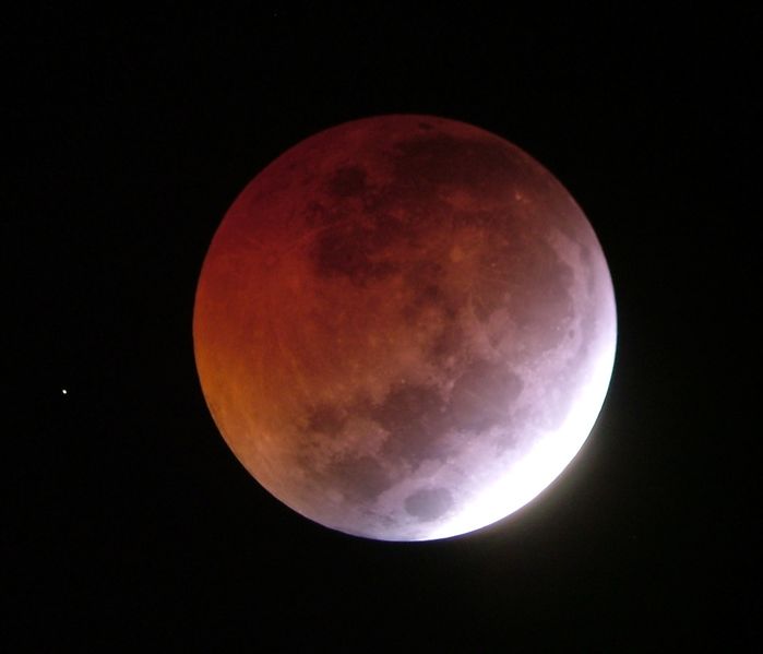ملف:LunarEclipse20070303CRH.JPG