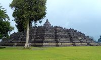 The construction of the Borobudur begun by Sangramadhananjaya and completed under the reign of Samaratunga.