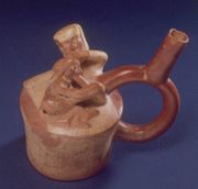 قطعة خزفية تصور لعق القضيب (300 م)، متحف لاركو، ليما.