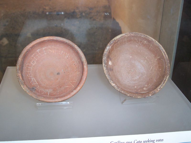 ملف:Cato and Catilina propaganda cups.jpg