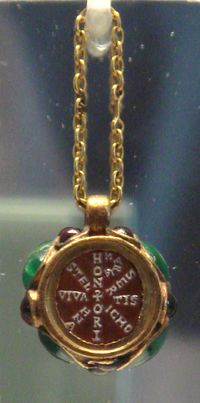 Christian pendant of Empress Maria, daughter of Stilicho وزوجة هونوريوس.