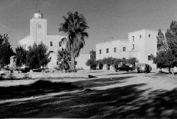 مدرسة وكنيسة كاثوليكية في قرية الخضراء بترهونة - صورة قديمة.