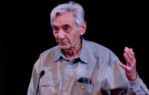 Howard Zinn at lectern cropped.jpg