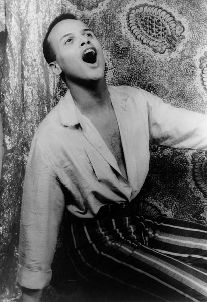 ملف:Harry Belafonte singing 1954.jpg
