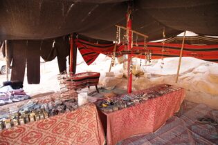 الحلي والهدايا المصنوعة محليا