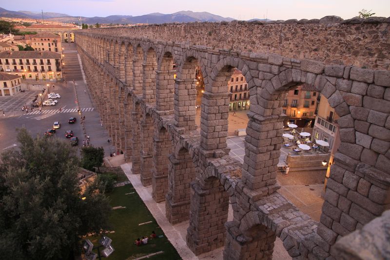ملف:Acueducto de Segovia 07.jpg