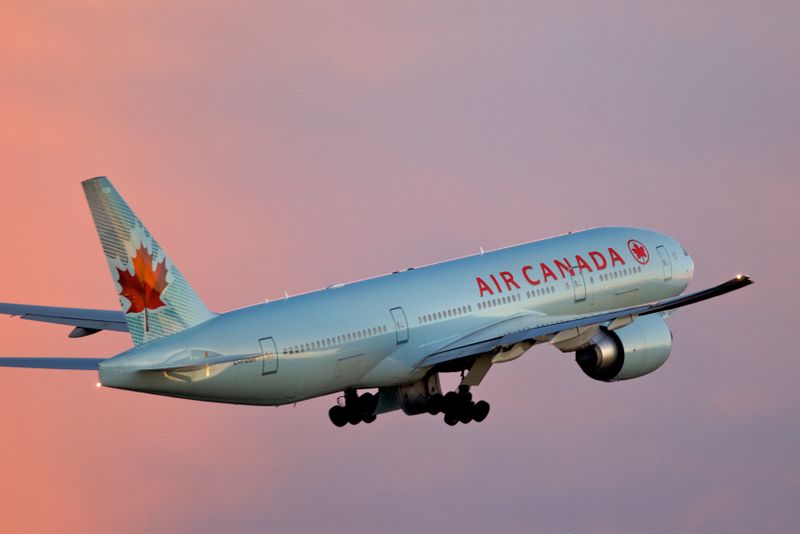 ملف:Air Canada Boeing 777-200LR Toronto takeoff.jpg