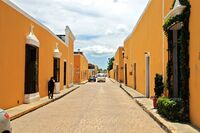 Izamal Street - panoramio.jpg