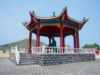 Statue of Chiang Ching-kuo in Ganen Pavilion