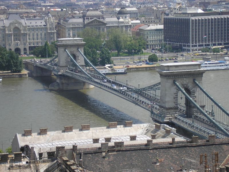 ملف:Budapest Chain Bridge.jpg