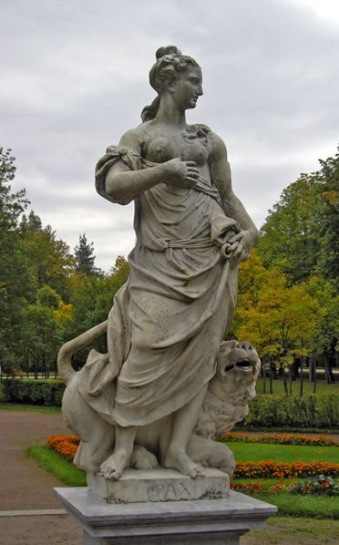 ملف:Statue of the goddess Pax (Pavlovsk Garden, St Petersburg, Russia).jpg