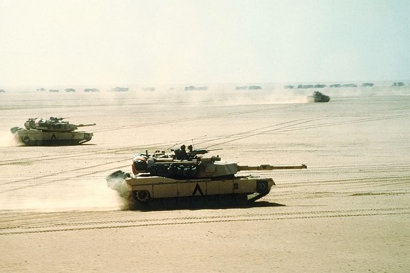 ملف:Abrams in formation.jpg