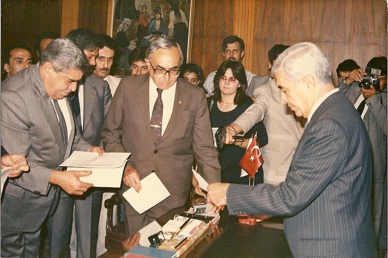ملف:Anap Grup Başkanvekili Pertev Aşcıoğlu 1987.jpg