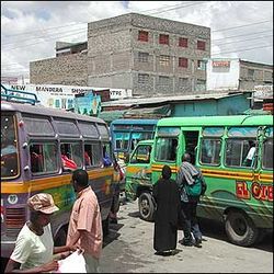 موقف حافلات في جاريسا، عاصمة المحافظة
