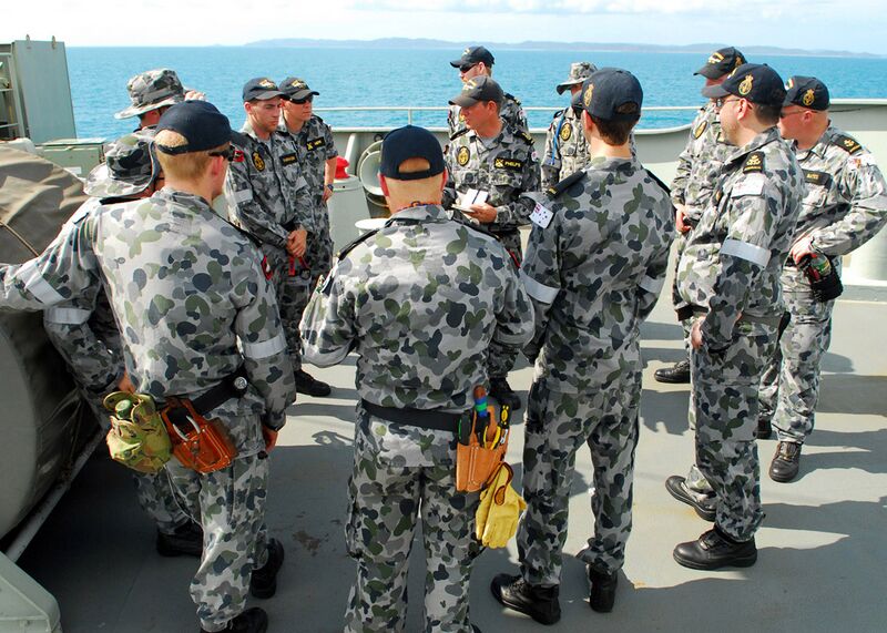 ملف:Safety briefing aboard HMAS Tobruk in 2010.jpg