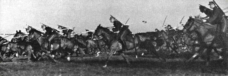 ملف:Lietuvos kavalerija.Lithuanian cavalry.jpg