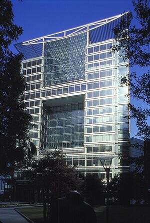 Exterior of 5 Canada Square.jpg