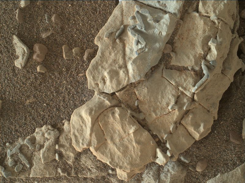 ملف:Mars-Curiosity-RockStructures-20180102.jpg