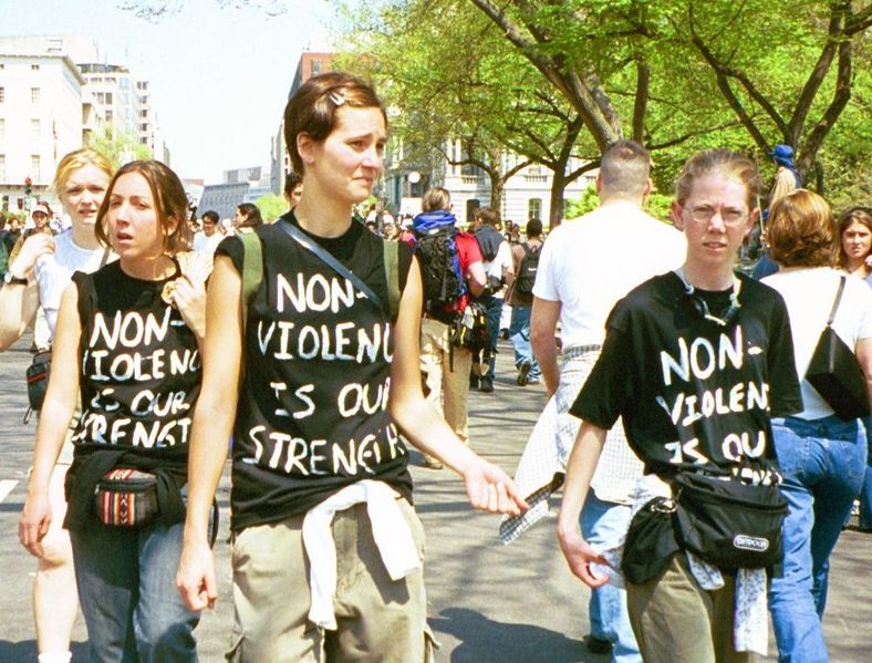 ملف:Nonviolence protesters-04-16-00.JPG