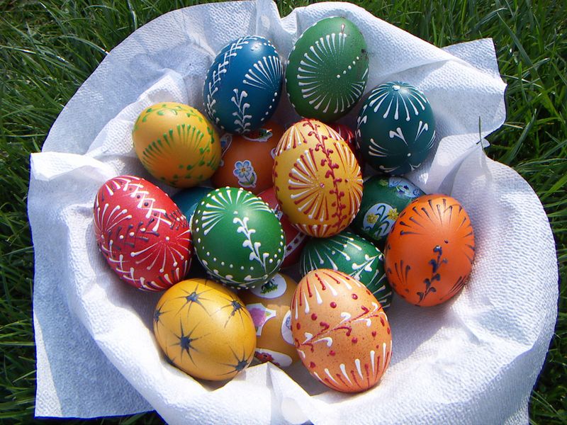 ملف:Velikonoční vajíčka malovaná voskem.jpg