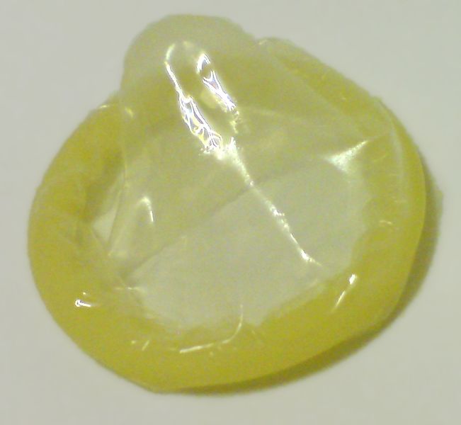 ملف:Condom rolled.jpg