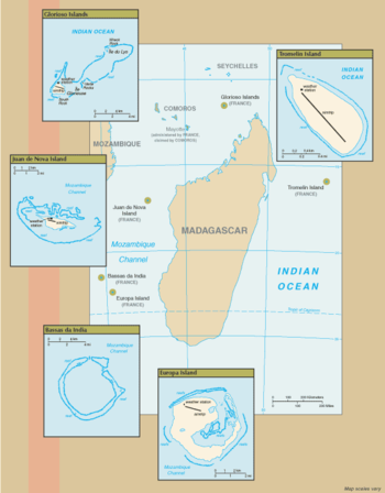 خريطة الجزر المبعثرة في المحيط الهندي. عكس عقارب الساعة من اليمين: جزيرة تروملين، جزر گلوريوسو، جزيرة خوان دى نوڤا، باساس دا إنديا، جزيرة يوروپا.