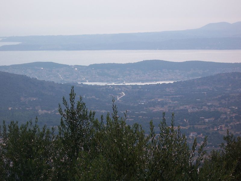 ملف:Argostoli and Lixouri from the mountains of Kefalonia.jpg