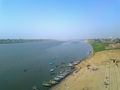 اليمنا بالقرب من الله آباد في أتر پرادش، قبل كيلومترات قليلة من إلتقائه نهر الگنج