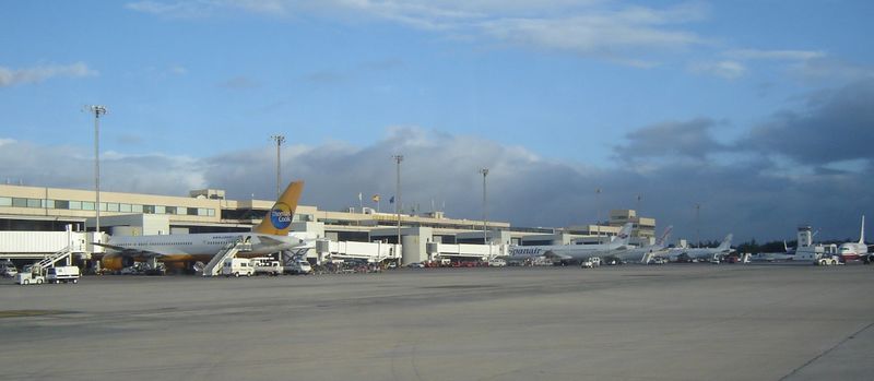 ملف:Gran canaria airport.JPG